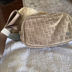 Lululemon Athletica 1L Crossbody
